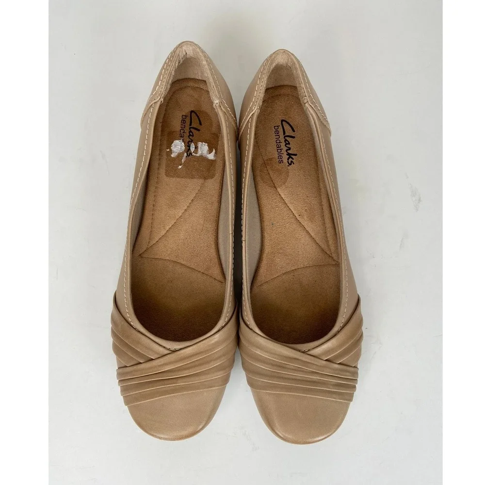 Clarks Bendables Leather Pleated Round Toe Shoes Beige 10 M Comfort Flats Career